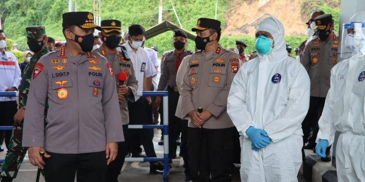 Cegah Omicron Lewat PPLN, Kapolri Pastikan Prokes dan Karantina di PLBN Entikong