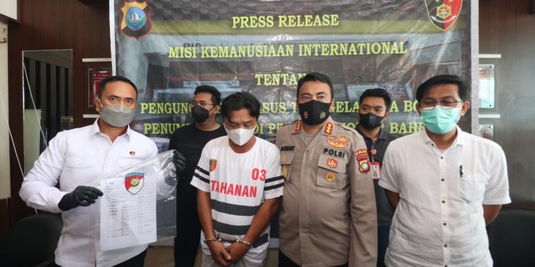 Ditreskrimum Polda Kepri Selaku Tim Subsatgas Penegakan Hukum Ops Misi Kemanusiaan Internasional Berhasil Amankan Tersangka PMI Ilegal