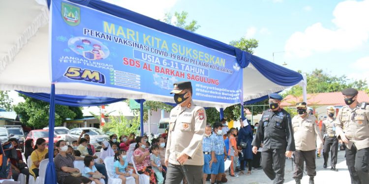 Kapolda Kepri Hadiri Pelaksanaan Vaksinasi Massal Serentak Se-Indonesia Dalam Rangka Percepatan Vaksinasi Merdeka Anak Secara Virtual