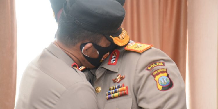 Kapolda Kepri Pimpin Serah Terima Jabatan Wakapolda Kepri, Karo SDM, Dir Binmas, Dir Narkoba, dan Kapolresta Barelang Polda Kepri