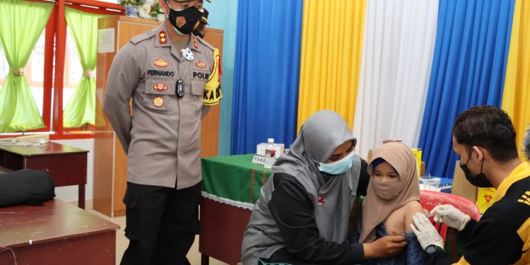 Kapolres Tanjungpinang Tinjau Langsung Gerai Vaksinasi Presisi