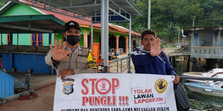 Kegiatan Sosialisasi Tentang Stop (Pungli) Pungutuan Liar di Kec.Kute Siantan Kab. Kep. Anambas Oleh Bhabinkamtibmas