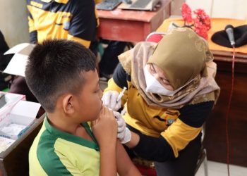 Nasi Kapau Polres Natuna Sentuh Pelajar SDN 001 Kecamatan Pulau Tiga di