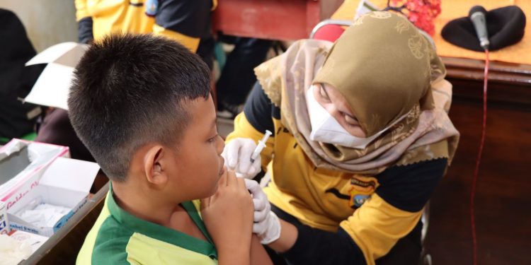 Nasi Kapau Polres Natuna Sentuh Pelajar SDN 001 Kecamatan Pulau Tiga di