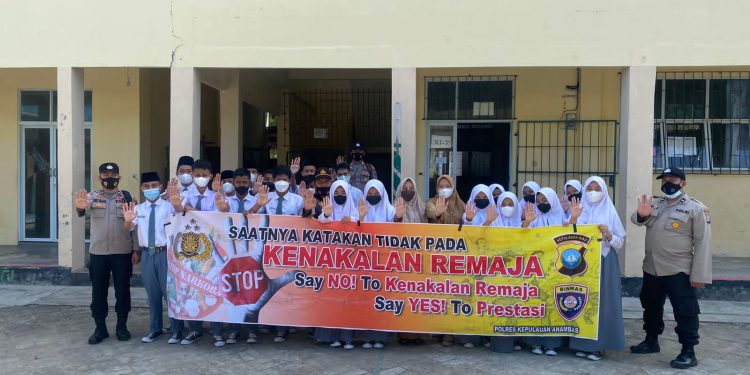 Pelaksanaan Sosialisasi Giat Sat Binmas Polres Anambas Tentang Mencegah Terjadinya Kenakalan Remaja Dalam Giat Proses Belajar Mengajar di Sekolah