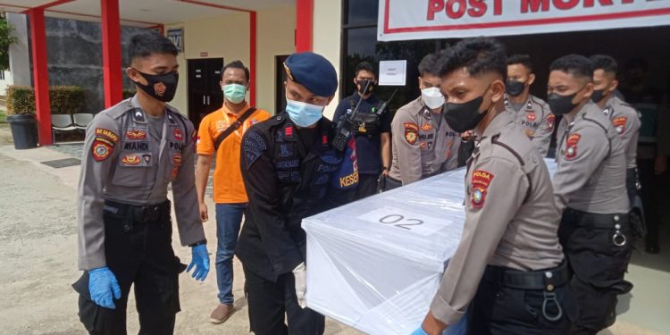 Satbrimob Polda Kepri Bersama Biddokes Polda Kepri tergabung Dalam Satgas Misi Internasional Pemulangan Jenazah WNI Korban Tenggelam di Perairan Johor Baru Malaysia