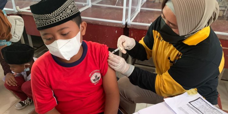 Sukseskan Vaksinasi Merdeka, Bid Dokkes Polda Kepri Bersama Rumah Sakit Bhayangkara Batam Kembali Gelar Vaksinasi Terhadap Anak Usia 6-11 Tahun