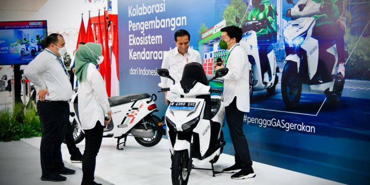 Presiden Luncurkan Kolaborasi Pengembangan Ekosistem Kendaraan Listrik