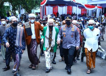 Apresiasi Ulama Di Banten Ikuti Vaksinasi, Kapolri: Kabar Baik dan Motivasi Bagi Masyarakat