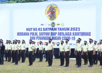 Baharkam Polri Kenalkan Seragam Baru Satpam di Lapangan Bhayangkara