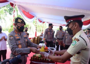 Kabaharkam Polri Pimpin Upacara HUT Satpam Ke-41 Tahun di Polda Kepulauan Riau