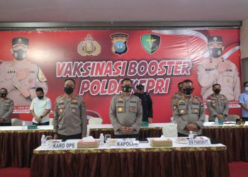 Kapolda Kepri Laksanakan Peninjauan Akselerasi Vaksinasi Serentak Secara Virtual yang Dipimpin Langsung oleh Kapolri