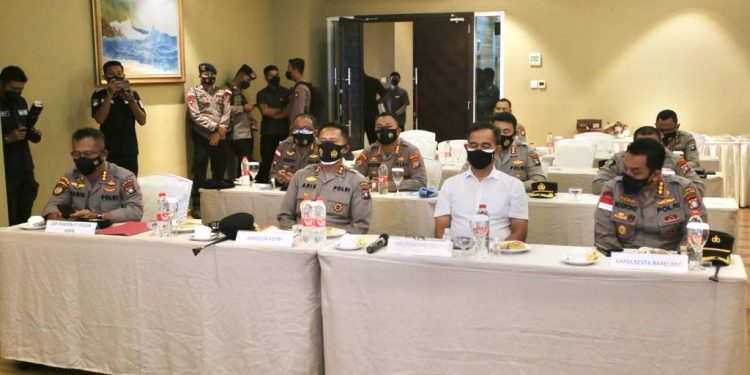 Kapolda Kepri Tinjau Pelaksanaan Vaksinasi Serentak di PT Philips Muka Kuning dan Secara Virtual Hotel Best Western Premier Panbil Batam