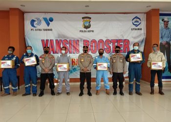 Kapolda Kepri Tinjau Pelaksanaan Vaksinasi Serentak di Stadion Gelora Citra Mas Nongsa