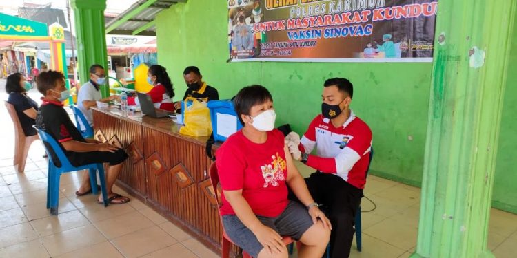 Klinik Polres Kariun Mendapatkan Distribusi Vaksin dari Polda Kepri Jenis Vaksin Astrazeneca Sebanyak 1.100 Vial