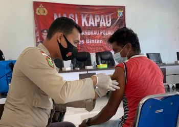 Kolaborasi Nasi Kapau dan Bakti Sosial Polres Bintan di Pulau Mapur
