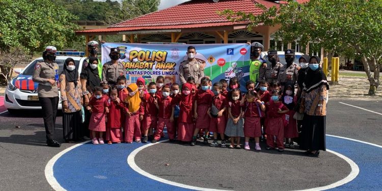 Polsanak, SatLantas Polres Lingga Berikan Pengetahuan Profesi Polri Kepada SPS Paud Bougenville