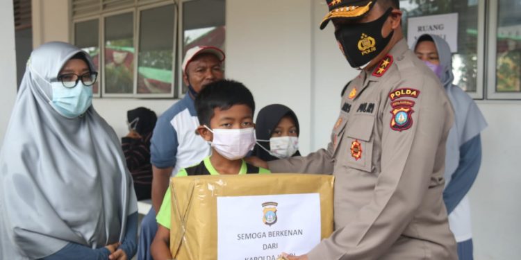 Tingkatkan Herd Immunity Kapolda Kepri Tinjau Vaksinasi Serentak Secera Virtual di SDN 001 Sagulung Kota Batam
