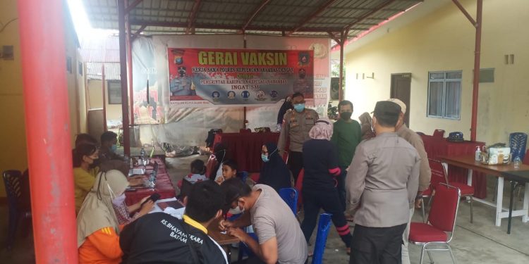 Kapolres Kepulauan Anambas Beserta Jajaran Melaksanakan Gerai Vaksinasi Dosis I, II, dan III Covid- 19 di Polsek Siantan