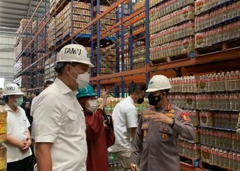 Kapolri dan Menteri Perdagangan Cek Pabrik Minyak Goreng di Jakut