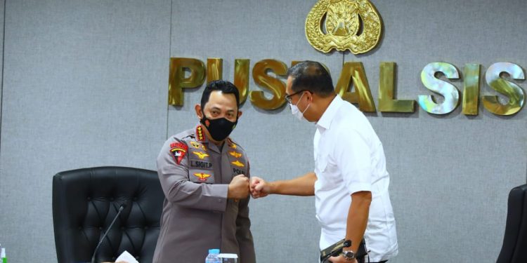 Kapolri Instruksikan Kapolda Pastikan Minyak Goreng Tersedia di Pasar Tradisional dan Modern
