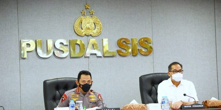 Kapolri Perintahkan Kapolda Cek Ketersediaan Minyak Goreng di Pasar Tradisional dan Modern