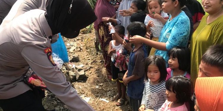 Polri Berikan Sembako Hingga Trauma Healing untuk Korban Gempa Sumbar