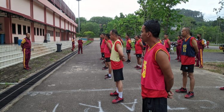 Satuan Brimob Polda Kepri Gelar Program Olahraga Rutin Pembentukan Postur Ideal Dukung Kinerja Personel yang Optimal