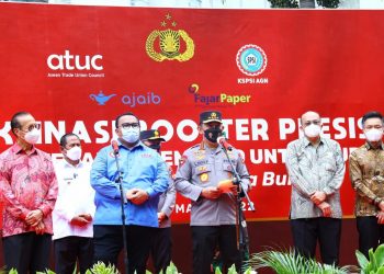 Tinjau Vaksinasi Booster, Kapolri Tekankan Buruh Sehat Hadapi Omicron