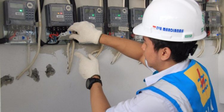 Pemerintah Salurkan Bantuan Pasang Listrik Baru ke 83.000 Rumah Masyarakat Kurang Mampu