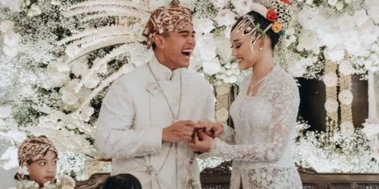 4 Jenis Baju Pengantin yang Dikenakan Kaesang Pangarep dan Erina Gudono