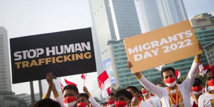 DPR Sentil Pemerintah: Pengiriman Pekerja Migran Ilegal Masih Terjadi