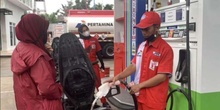 Pemerintah Belum Turunkan Harga BBM Bersubsidi, Ini Alasannya