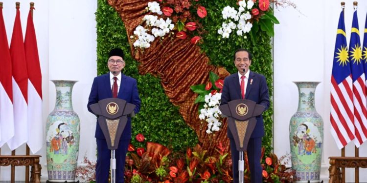 Moment Jokowi Bertemu PM Malaysia Anwar Ibrahim