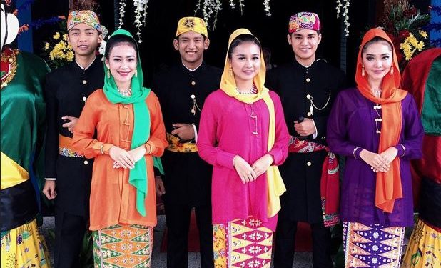 5 Filosofi Pakaian Adat Betawi dan Ragam Keunikannya