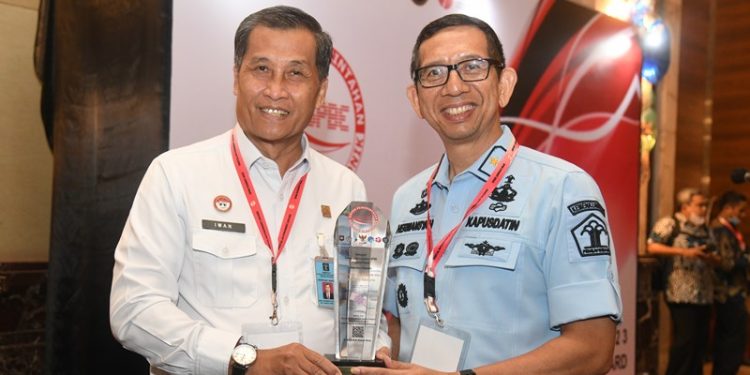 Kemenkumham Terima Penghargaan dari Kementerian PANRB Atas Layanan Digital Terbaik