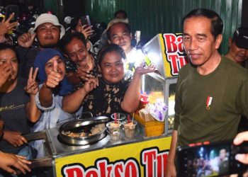 Presiden Jokowi Menghabiskan Malam Minggu Menyusuri Kawasan Malioboro, Jalan Kaki Menyapa Warga