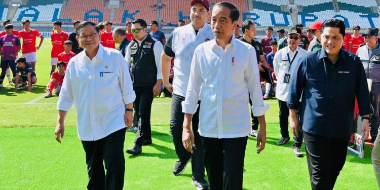 Presiden Jokowi Tinjau Stadion Si Jalak Harupat Bandung yang Dipersiapkan untuk Piala Dunia U-17