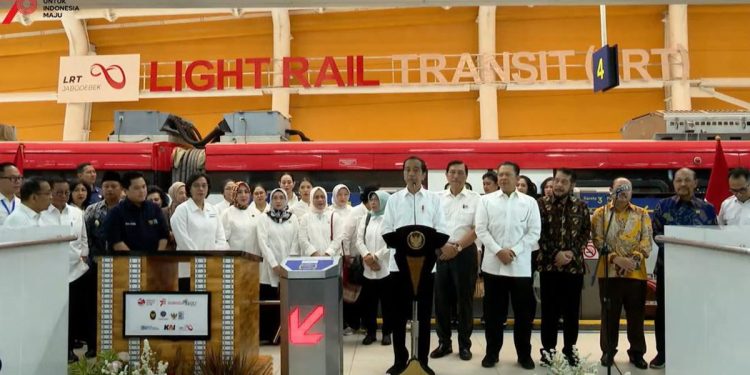 Jokowi Resmikan LRT Jabodebek
