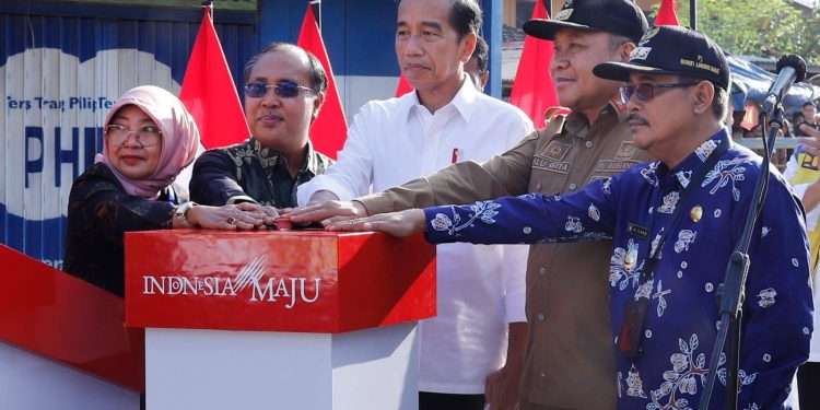 Jokowi Resmikan Lima Ruas Jalan di NTB Senilai Rp211 M