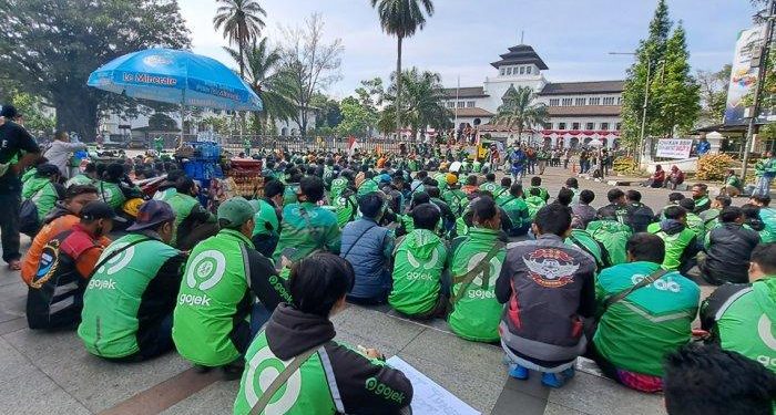 Demo UU Profesi Ojol #LegalkanProfesiOjol