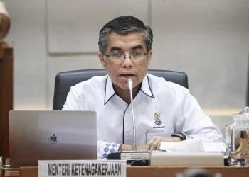 Menaker Yassierli Pastikan UMP 2025 Naik, Pembahasan Formula Kenaikan Masih Berlanjut