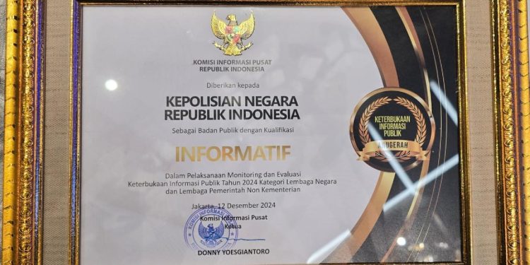 Polri Terima Penghargaan Badan Publik Informatif di KIP 2024