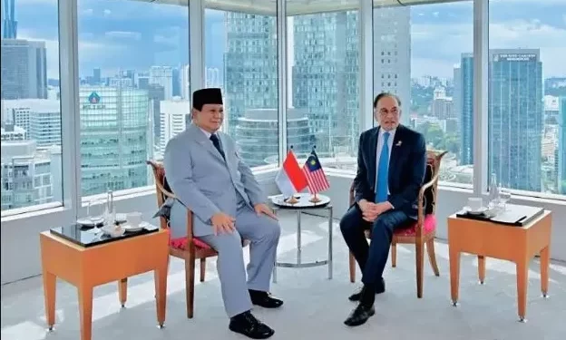 Prabowo Subianto Perkuat Hubungan Indonesia-Malaysia Melalui Kerja Sama Strategis dan Penghargaan Darjah Kerabat Johor