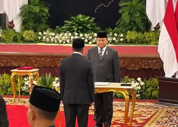 Presiden Prabowo Subianto Lantik Enam Pejabat Baru di Istana Negara