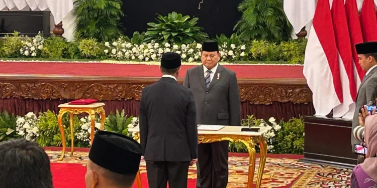 Presiden Prabowo Subianto Lantik Enam Pejabat Baru di Istana Negara