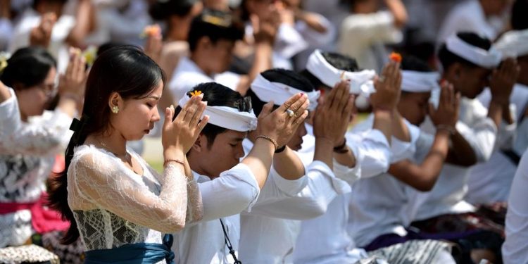 Makna Suci Galungan dan Kuningan