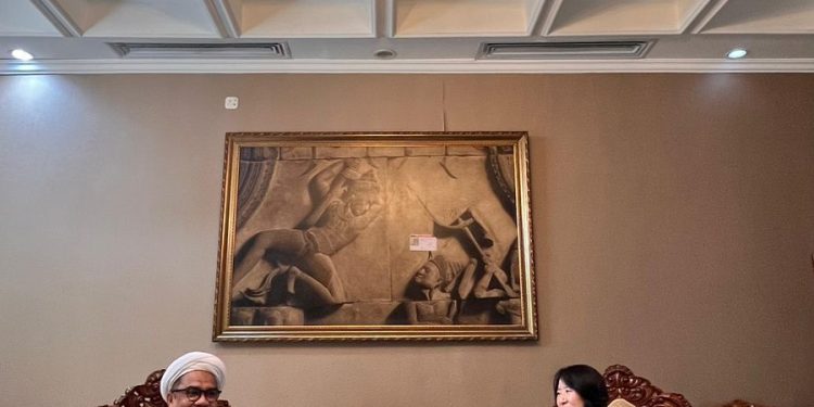 Professor Ngabalin, bersama Vice Presiden Busan University of Foreign Studies (BUFS) Korea Selatan Prof. Kwon, Sun-Hee, Ph . D