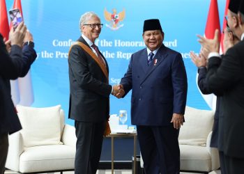 Bill Gates Dianugerahkan Bintang Jasa Utama oleh Prabowo