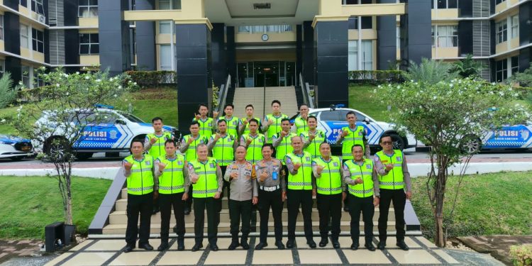 Korlantas Polri Perkuat Dukungan Pasca-Bencana Sumbar, Tiga Mobil Dinas dan Bantuan Logistik Disalurkan